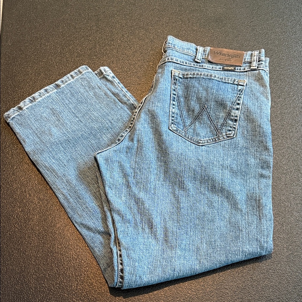Wrangler Men's Light Blue Straight Jeans